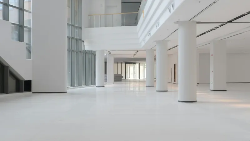 Modern white interior with large columns and windows — stock photo